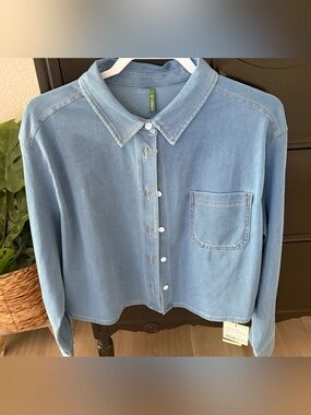 NWT Halara Flex Denim Light Blue Button Front Crop Shirt Jacket Medium